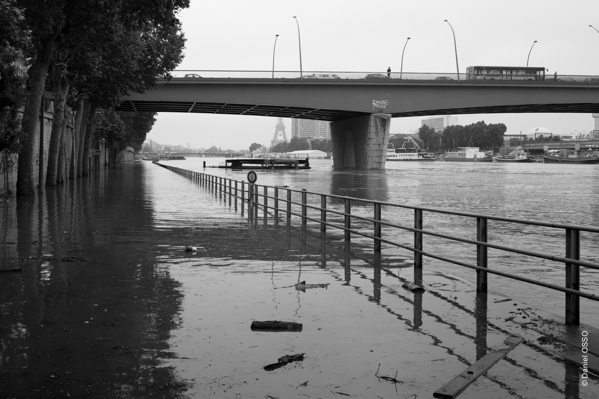 Paris, crue de la Seine - juin 2016 - Pont du Garigliano.